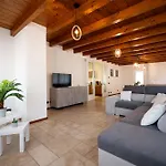 Two Bedroom With Garage - Larihome A56 * دونغو