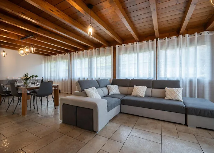 Two Bedroom With Garage - Larihome A56 东戈
