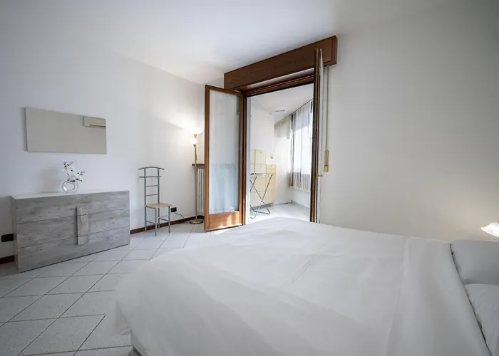 Two Bedroom With Garage - Larihome A56 公寓 东戈