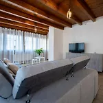 Two Bedroom With Garage - Larihome A56