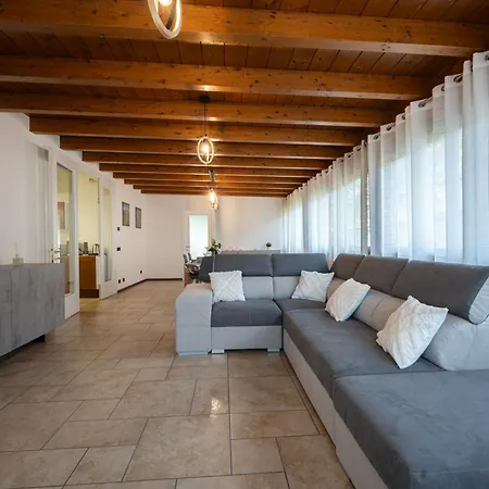 Two Bedroom With Garage - Larihome A56 Appartement