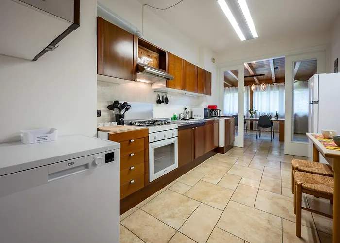 Two Bedroom With Garage - Larihome A56 *