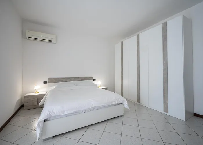 Two Bedroom With Garage - Larihome A56 Apartament