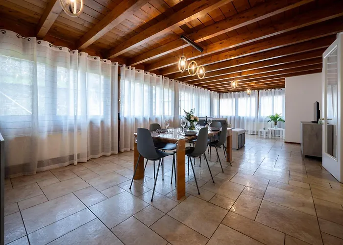 Two Bedroom With Garage - Larihome A56 Apartament