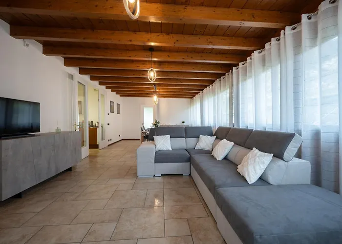 Two Bedroom With Garage - Larihome A56 Apartament