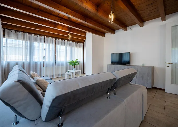 Two Bedroom With Garage - Larihome A56